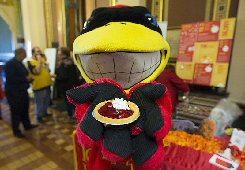 Cy the mascot with a cherry pie.