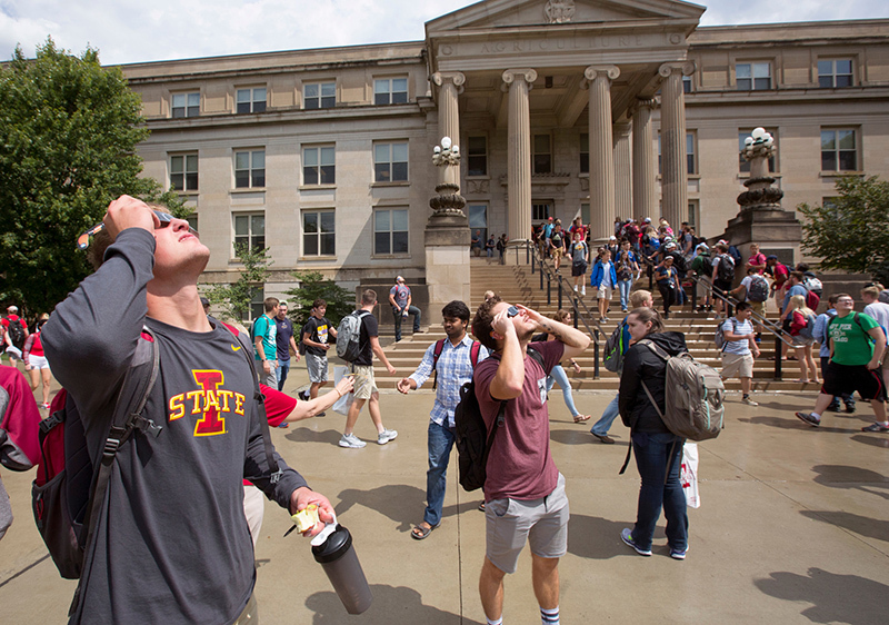 Students peek at solar eclipse in front of Curtiss Hall