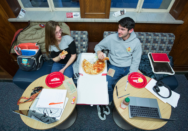 Nicole Johnson (left) and Ryan Walker share a pizza in the libra