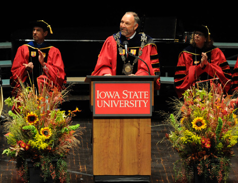 Leath on stage, flanked by Provost Jonathan Wickert and Agricult