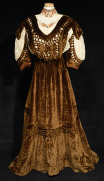Velvet dress of a suffragist