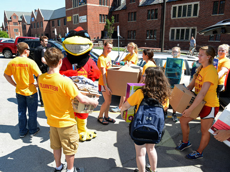 Cy and Move-in Crew members