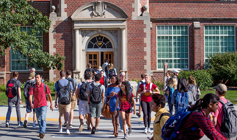 Students come and go from Physics Hall