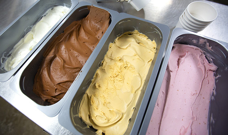 Gelato flavors in pans