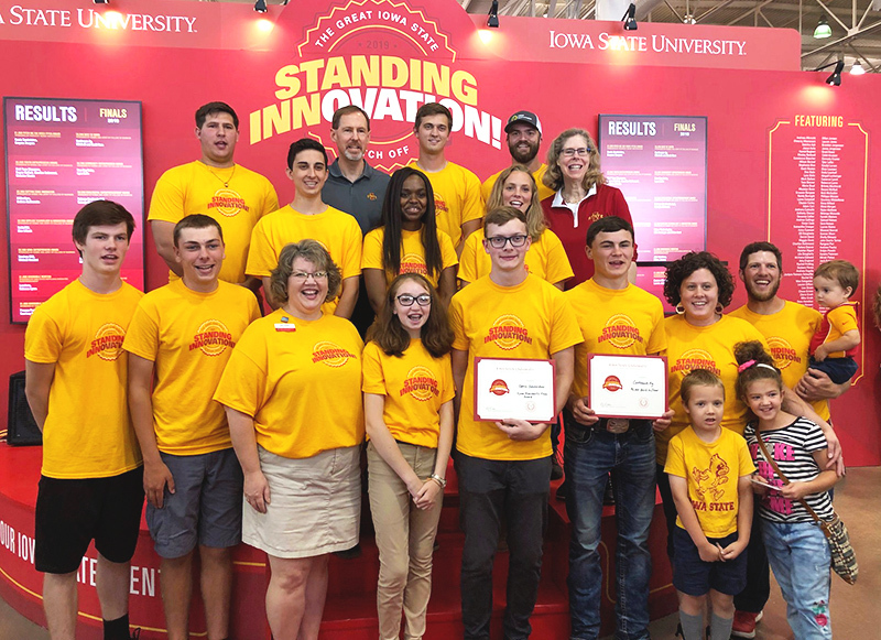 Group photo of pitchoff winners with president and provost