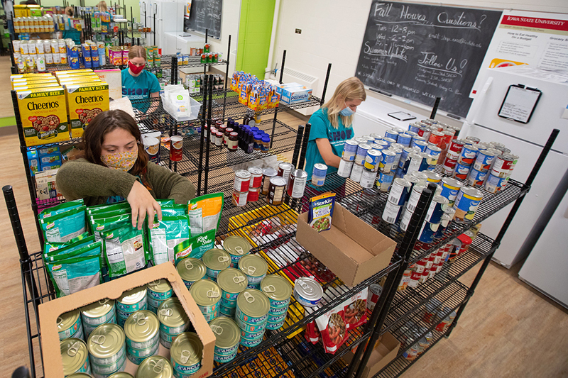 Students fill grocery shelves with food items