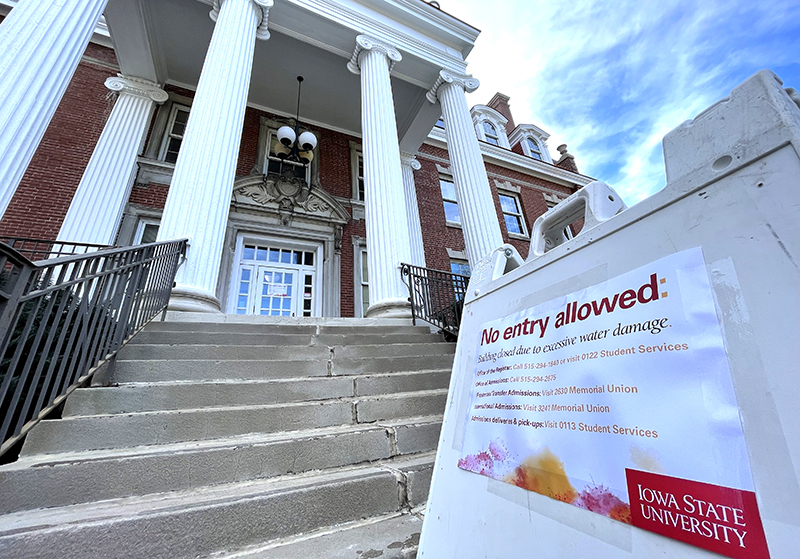 Sandwich board tells campus the building is closed