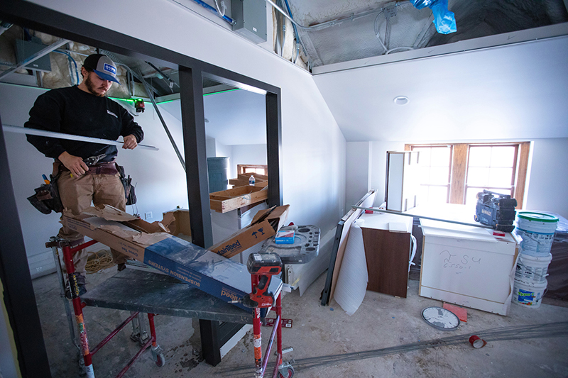 Ceiling worker on stilts