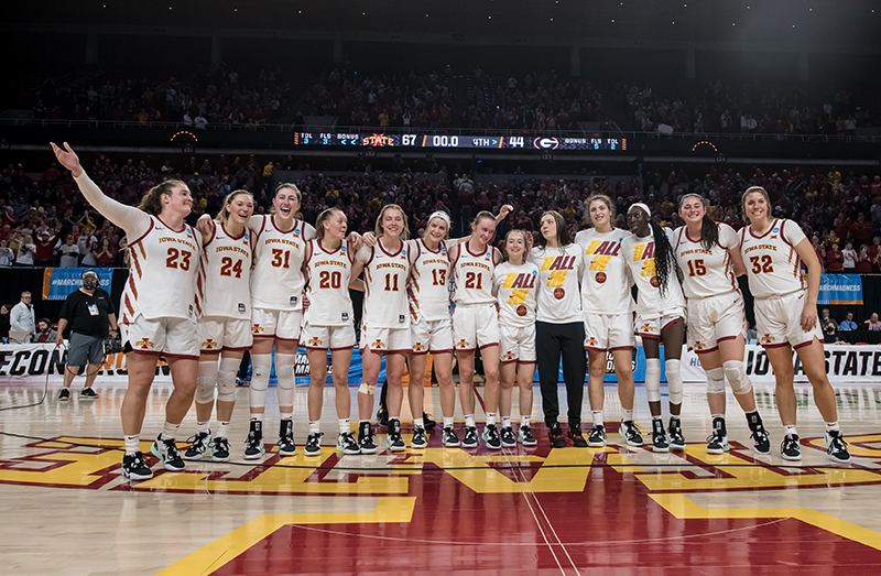 Women's team at midcourt following March 20 win over Georgia