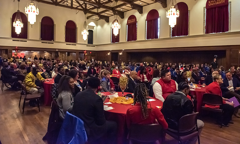 Large crowd fills MU Great Hall tables