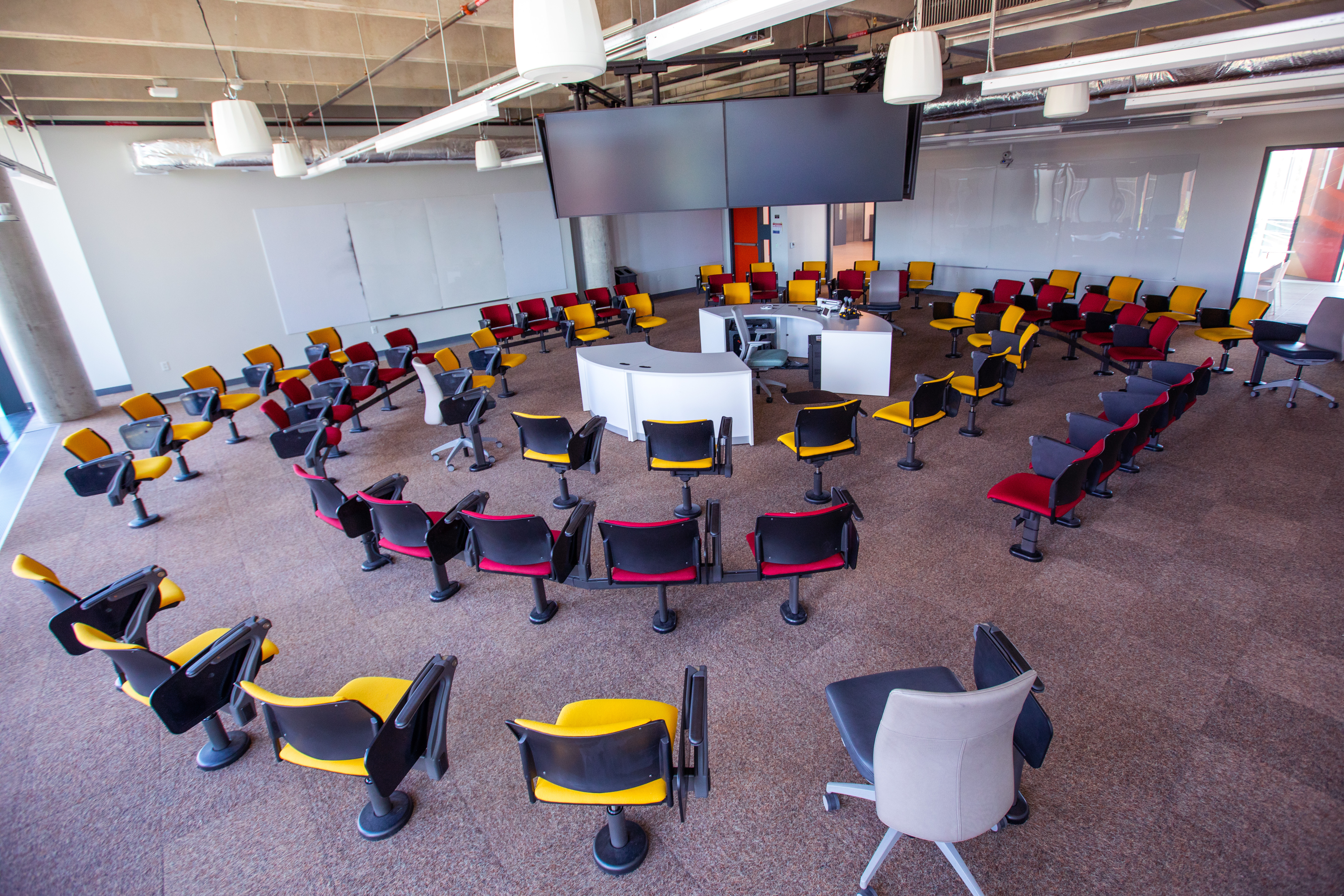 Classroom in the round unoccupied