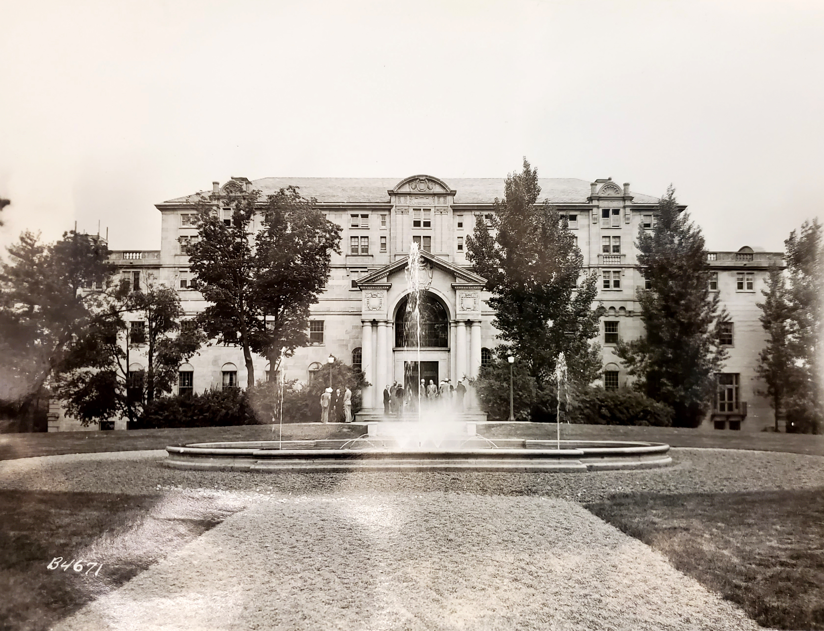 New MU fountain and pool in 1937